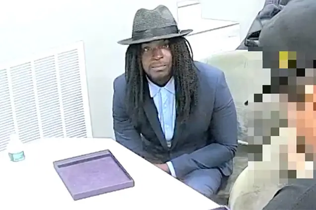 The suspect wearing a fedora in the Diamond District robbery